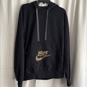 Nike Dry-FIT Standard Issue Black Distressed Hoodie Medium
